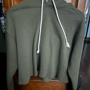 Cropped green sweatshirt